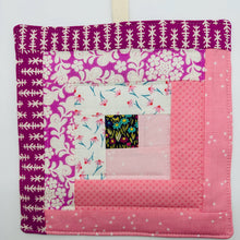 Load image into Gallery viewer, Log Cabin Valentine Trivets