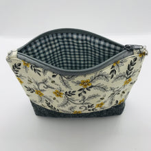 Load image into Gallery viewer, Honey Bee Zipper Pouch